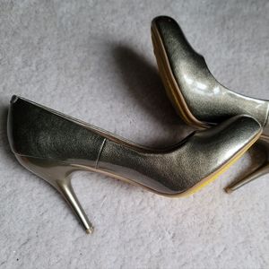 Kenneth Cole Reaction Joani Lee Metallic Pumps Size 6 M